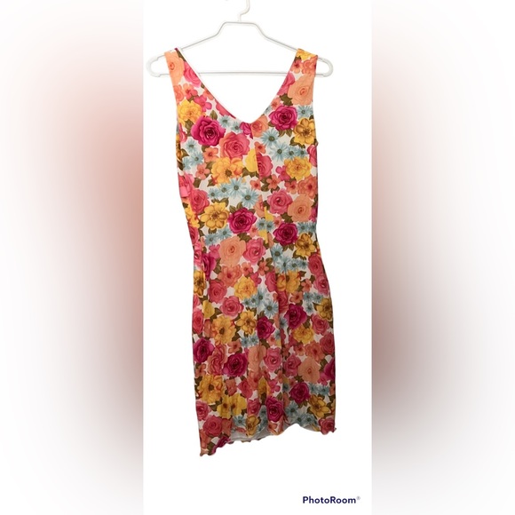 ♥️Retro Looking Flowered Dress - Picture 2 of 4
